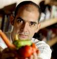 José Barattino, à frente do Emiliano, é um dos chefs que passaram pelo laboratório molecular de Adrià  Foto: Divulgação