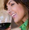 O consumo diário de 15 g a 30 g de álcool, o que corresponde a até dois cálices de vinho, estaria relacionado a efeitos positivos  Foto: Getty Images 
