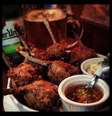 Recheadas com linguiça portuguesa, picles e queijo coalho, as asinhas de frango ganharam o coração dos jurados  Foto: Divulgação