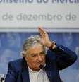 José Mujica tenta conquistar o apoio da população para o projeto de legalização da maconha no país  Foto: AFP