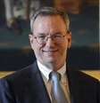 <p>Presidente do conselho do Google, Eric Schmidt, visitou a ilha neste fim de semana </p>  Foto: Miguel Medina / Reuters