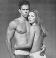 Kate Moss e Mark Wahlberg em anúncio da Calvin Klein  Foto: Divulgação