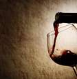 O consumo de álcool antes de dormir acelera o procesos de adormecer, mas leva a pessoa a um estágio de sono profundo e impede o acontecimento de sonhos  Foto: Getty Images 