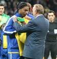 <p>Ronaldinho cumprimenta Marin</p>  Foto: Mowa Press / Divulgação