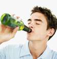 <p>Pessoas que reduziram o consumo de bebida alcoólica notaram melhorias no bem-estar físico e emocional</p>  Foto: Getty Images 