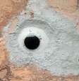 Imagem cedida pela Nasa exibe buraco feito pelo Curiosity em Marte  Foto: Nasa / AP