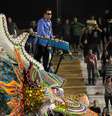 <p>Sósia do rapper Psy fez festa com passos do hit 'Gangnam Style'</p>  Foto: Júlio Costa / Futura Press