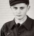 Na juventude, Joseph Ratzinger serviu como assistente de forças militares alemãs durante a Segunda Guerra Mundial. Nesta foto, de 1943, ele tinha 16 anos  Foto: AFP