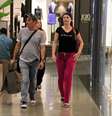 <p>Luma apostou em calça fúcsia com blusa curta, o que acabou cortando a silhueta</p>  Foto: Marcus Pavão / AgNews