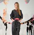 <p>Roupas grandes e volumosas criarar um aspecto de selva metropolitana</p>  Foto: Getty Images
