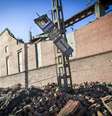 <p>Uma fábrica ficou parcialmente destruída em Chelyabinsk, após a queda de um meteorito na região</p>  Foto: AFP