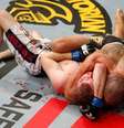 <p>Renan Barão aplicou um kata-gatame, asfixiou o americano Michael McDonald e conquistou a finalização da noite</p>  Foto: Getty Images 