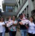 Gêmeas siamesas Kerolyn e Kauany Ribeiro do Amaral deixaram hospital após um ano e 19 dias  Foto: Hospital São Vicente de Paulo / Divulgação