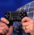 <p>O controle do Playstation 4, o DualShock 4, durante apresentação do engenheiro de desenvolvimento Mark Cerny, em Nova York</p>  Foto: Reprodução