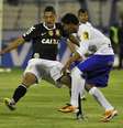 <p>Atual campeão, time paulista saiu na frente, mas cedeu empate no segundo tempo</p>  Foto: AFP