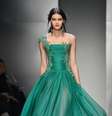 <p>Os apliques apareceram em looks para a noite e para o dia</p>  Foto: Getty Images