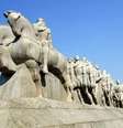 Monumento às Bandeiras, de Victor Brecheret, inspirou o doodle do Google em homenagem ao escultor  Foto: Wikimedia Commons / Reprodução
