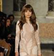 <p>Os vestidos da grfe vieram mais curtos do que em outros desfiles da temporada</p>  Foto: Getty Images