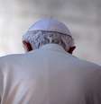 <p>O Papa Bento XVI, durante sua útlima audiência de quarta-feira</p>  Foto: EFE