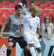 <p>Neymar não conseguiu marcar e ainda levou um amarelo por simulação</p>  Foto: Marcelo Pereira / Terra