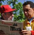 <p>Imagem de arquivo mostra o ex-presidente cubano Fidel Castro com o venezuelano Hugo Chávez , em 2011</p>  Foto: AFP