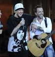 <p>Chorão, durante participação no programa de Luciano Huck, em 2012</p>  Foto: TV Globo / Divulgação