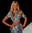 <p>Candice Swanepoel foi destaque da Colcci na última edição</p>  Foto: Edson Lopes Jr. / Terra