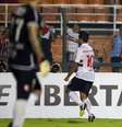 <p>Jadson abriu o placar para o São Paulo no final do primeiro tempo</p>  Foto: Bruno Santos / Terra