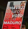 <p>Mensagens de apoio ao candidato chavista são vistas em toda a fila</p>  Foto: AFP