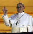 O papa Francisco aparece no balcão central da Basílica de São Pedro pela primeira vez como Sumo Pontífice  Foto: AP
