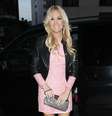 <p>Carrie Underwood disse que se tornou vegetariana ao notar que as vacas ficavam tristes</p>  Foto: BangShowBiz / BangShowBiz