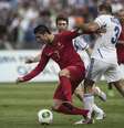 <p>Cristiano Ronaldo levou perigo, mas não deixou seu gol</p>  Foto: EFE
