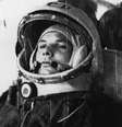 Yuri Gagarin a caminho da Vostok, de onde fez o primeiro voo espacial tripulado por um ser humano, em 1961  Foto: Getty Images 