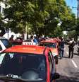 <p>Após as mortes, centenas de taxistas protestaram em Porto Alegre</p>  Foto: Daniel Fávero / Terra