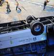 <p>Segundo relato de passageiro, no momento do acidente o ônibus trafegava em alta velocidade</p>  Foto: Luiz Roberto Lima / Futura Press
