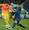 <p>Messi s&oacute; conseguiu jogar durante o primeiro tempo e fez duelo com brasileiro Thiago Silva</p>  Foto: AFP