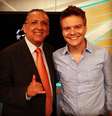 <p>Narrador recebeu cantor Michel Teló para comentários durante a partida</p>  Foto: Facebook / Reprodução