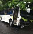 O ônibus que caiu do viaduto está no pátio da delegacia de Roubos e Furtos de Automóveis, no Rio  Foto: Marcus Vinicius Pinto / Terra