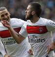<p>Meia-atacante do Paris Saint-Germain (à direita) dará lugar a Alexandre Lacazette, do Lyon</p>  Foto: Stephane Mahe / Reuters