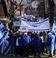 Com sua maioria formada por jovens judeus, 11 mil pessoas participaram da 22ª Marcha dos Vivos no campo de extermínio nazista  Auschwitz-Birkenau, no sul da Polônia, nesta segunda-feira  Foto: AFP