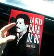 Livro sobre o passado do candidato do Partido Colorado à presidência, Horacio Cartes, foi lançado pouco antes das eleições  Foto: Twitter / Reprodução