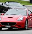 <p>As Ferraris desfilaram pelo autódromo</p>  Foto: Fernando Borges / Terra