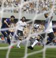 Chamada de Real Ball Physics, a mecânica permite chutes mais perigosos à distância e com maior precisão, assim como chute baixos e cavados, dando empolgação e realismo à ação  Foto: Divulgação