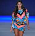 <p>Bruna Marquezine desfile pela Coca-Cola Clothing na última edição do Fashion Rio</p>  Foto: Daniel Ramalho / Terra
