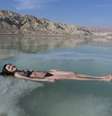<p>O Mar Morto &eacute; conhecido pelo uso terap&ecirc;utico e cosm&eacute;tico de suas &aacute;guas</p>  Foto: Go Israel