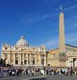 Por ser a cidade que abriga o Estado do Vaticano, que é sede da Igreja Católica Apostólica Romana e morada do Papa, e por ter sido o local do martírio de São Pedro, Roma é um dos mais óbvios destinos religiosos europeus. Por meio de um acordo com a Itália, representando a União Europeia, a unidade monetária do Vaticano também é o euro.  Foto: Shutterstock