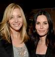 <p>Lisa Kudrow e Courteney Cox jantaram com Jennifer Aniston em Hollywood</p>  Foto: Getty Images 