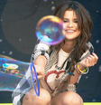 <p>A atriz começou sua carreira como estrela do canal Disney Channel</p>  Foto: Twitter / Reprodução