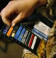 Juros do cartão de crédito são bem superior aos de outras modalidades de crédito  Foto: Getty Images 