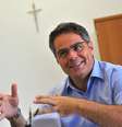 Bem-humorado, Leonardo Macial diz que trabalha com uma 'foto do Papa e um calmante na gaveta'  Foto: Daniel Ramalho / Terra